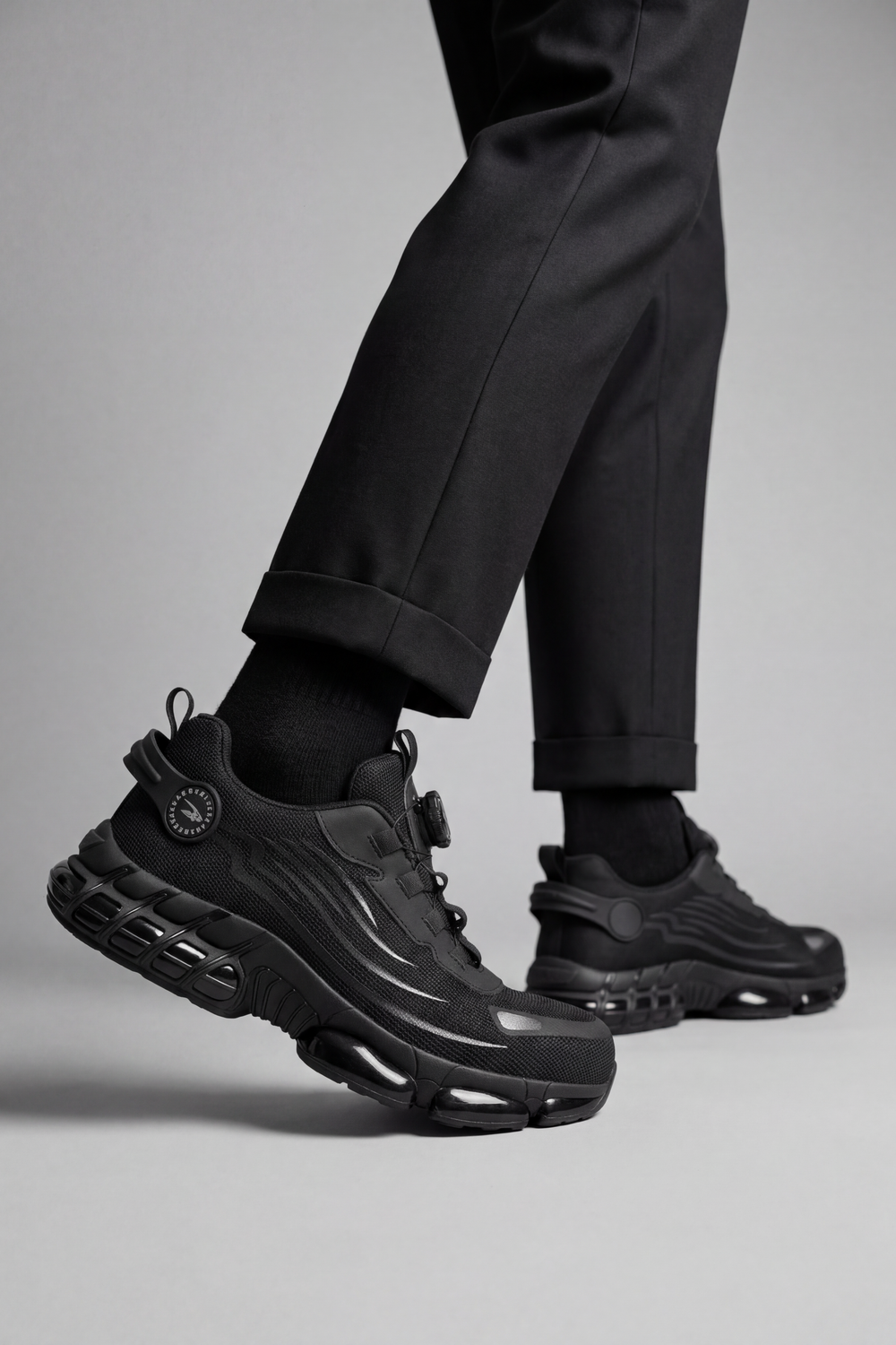Men's Casual Steel Toe Cap Sneakers with Dial Closure