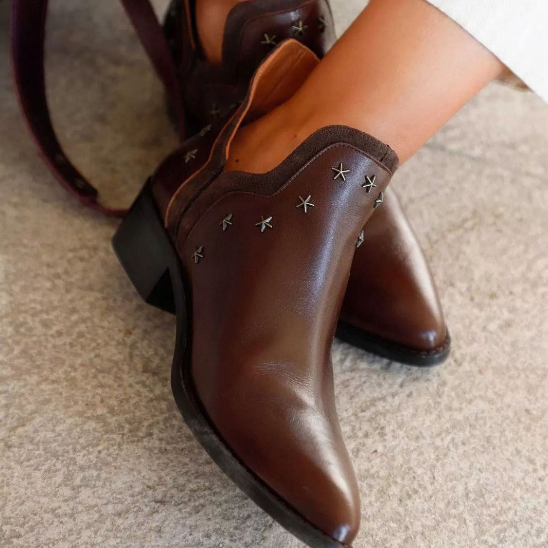 Women's Classic Pointed Toe Slip-On Leather Boots