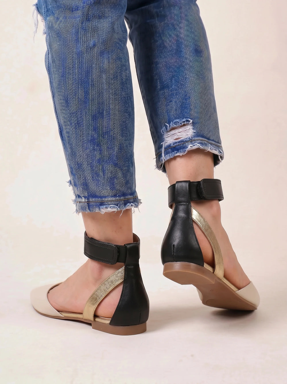 Women's Vintage Pointed Toe Leather Ankle Strap Kitten Heels