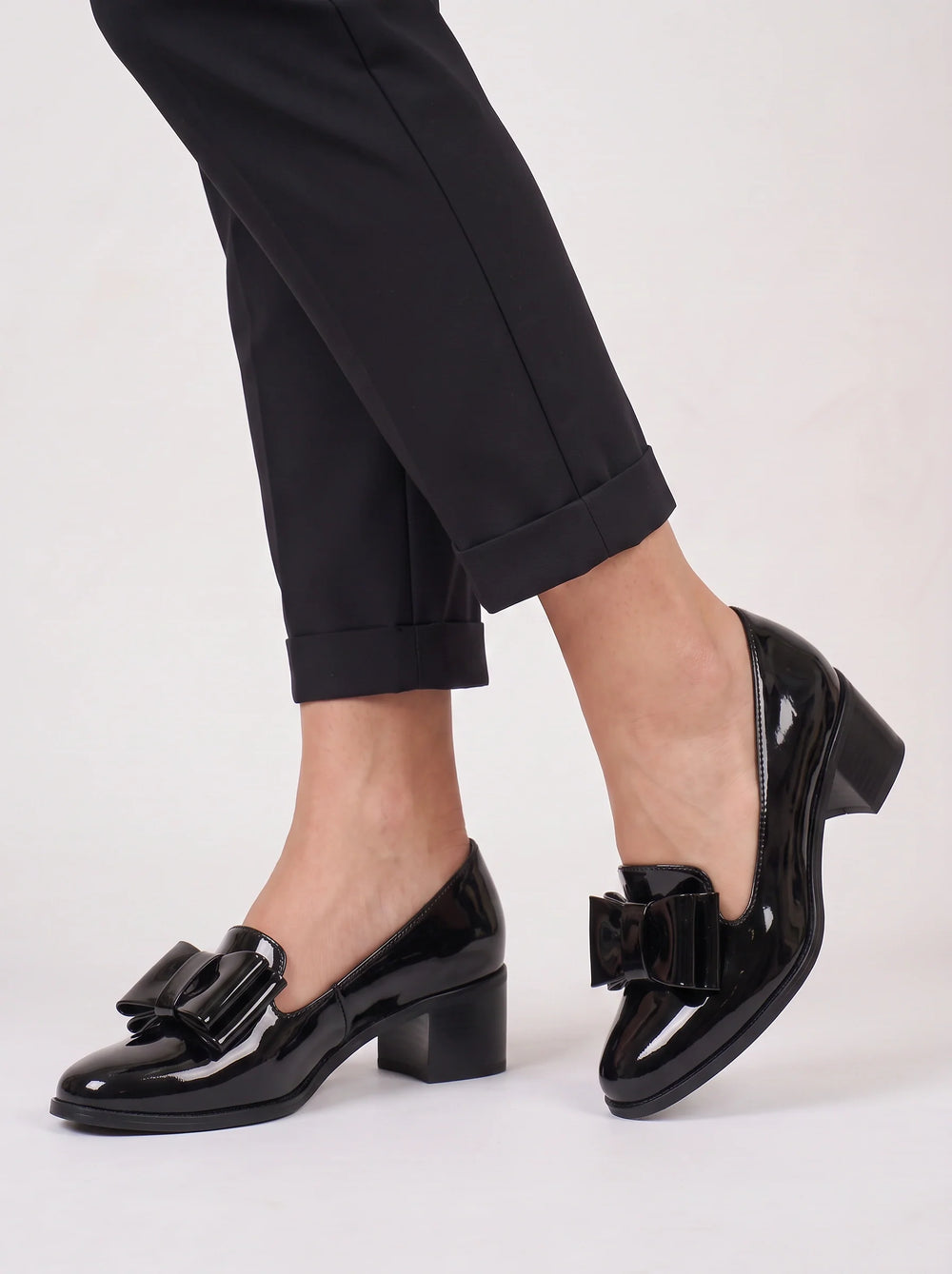 Women's Elegant Patent Leather Bow Detail Low Heel Loafers