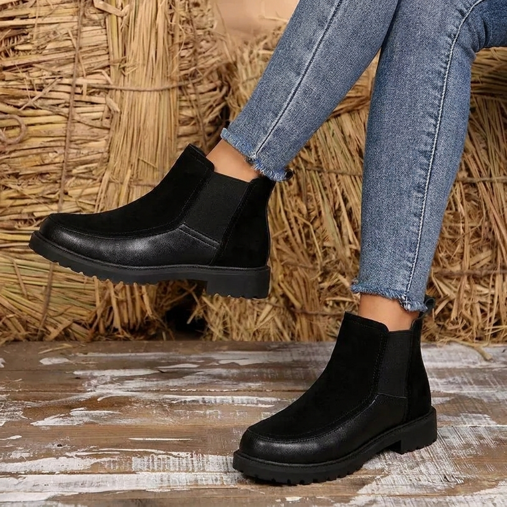 Women's Stylish Leather Chelsea Ankle Boots with Lug Sole